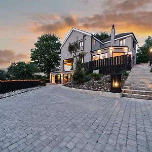 The Ridge - Luxury Designer With Hot Tub And Sauna, Bexley Borough Of Villa
